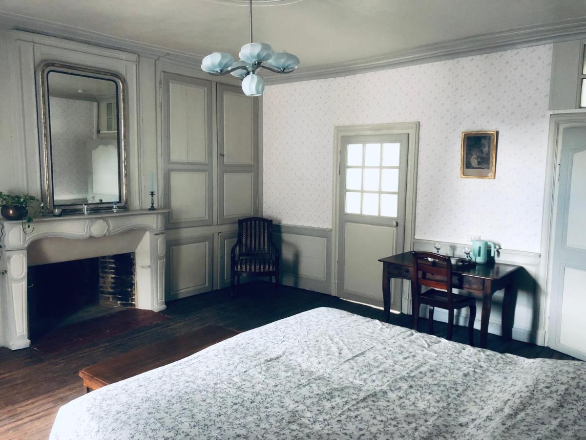 Les Chambres Fleuries Saint-Benoit-du-Sault Εξωτερικό φωτογραφία